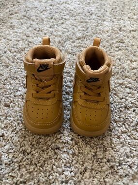 Nike Kids' High-Top Sneakers in Wheat/Tan